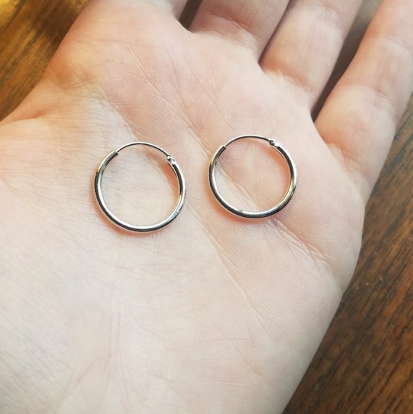 NWOT 18mm Mini Silver Hoop Earrings - Picture 6 of 8